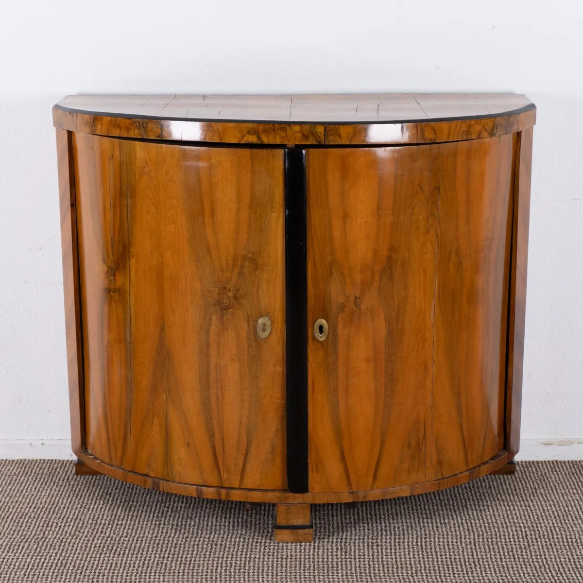 Two-door demi-lune sideboard, so-called trumeau, South German Biedermeier, circa 1820 / 30, solid softwood carcass with au…
