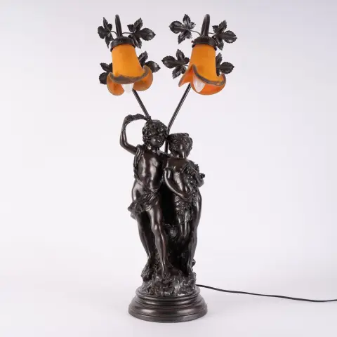Velká figurální lampa, stolní lampa se dvěma plameny, umělecký odlitek bronzové barvy, mladý pár, styl secese, Asie...