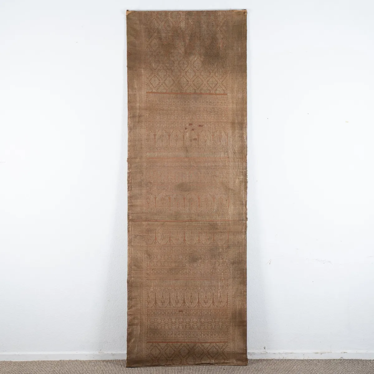 Seltener antiker indischer Seidenbrokatstoff, ca. 85 x 285 cm, laut Einlieferer ursprünglich von einem Hochzeits-Sari / …