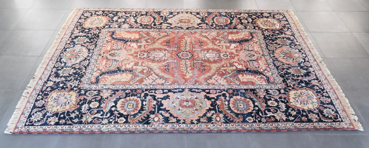 Schwerer Heriz - Teppich, ca. 329 x 242 cm, letztes Viertel 20. Jhd., hoher Flor, breite Hauptbordüre, schöne Farbigkeit…