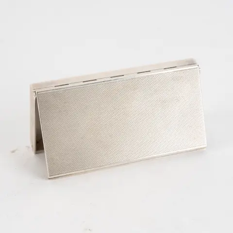 Étui rectangulaire, argent sterling 925, très bel état d'usage, env. 11 x 93 x 49mm, env. 85g.