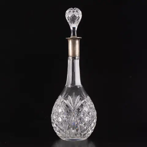 Carafe en verre avec décor taillé élaboré, bouchon d'origine, monture en argent 800, bel état, hauteur env. 36 cm