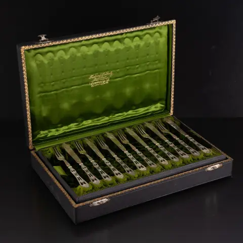 Service à fruits fin pour 6 personnes dans écrin d'origine, composé de 6 couteaux et 6 fourchettes à fruits, argent massif 800