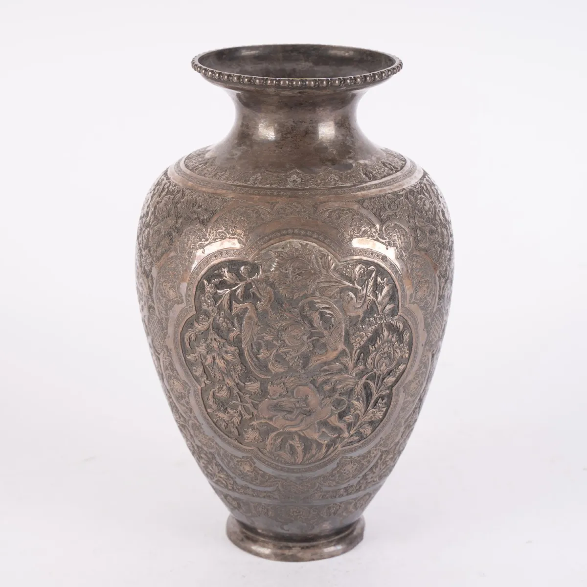 Magnificent Iranian / Persian vase, 84 zolotnik / 875 silver, approx. 1040g. The baluster-shaped body with outer…