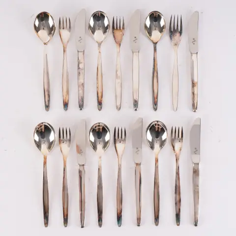 (C) Service à dessert 18 pièces pour 6 personnes, argent massif 925 de WMF. Forme très simple, longueur de…