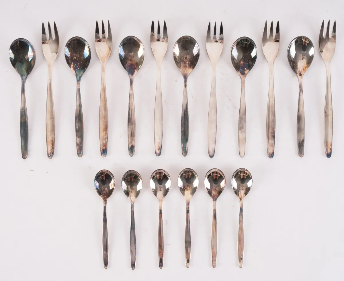 24-piece silver cutlery lot, including 12 cake forks (approx. 15 cm), 6 mocha spoons (approx.…