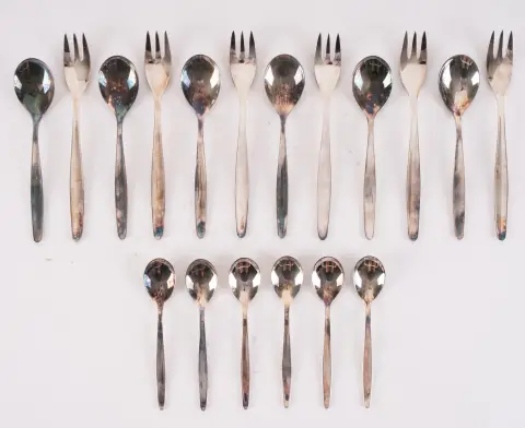 Lot de 24 pièces de couverts en argent, dont 12 fourchettes à gâteau (env. 15 cm), 6 cuillères à moka (env.…