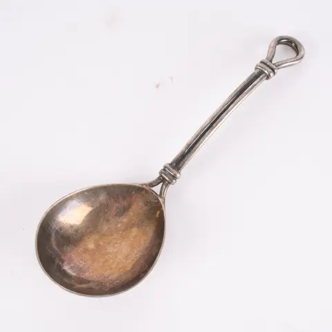 Nadčasová elegantní malá sběračka, masivní stříbro 830, cca 81 g, délka cca 19 cm, pěkný použitý stav.