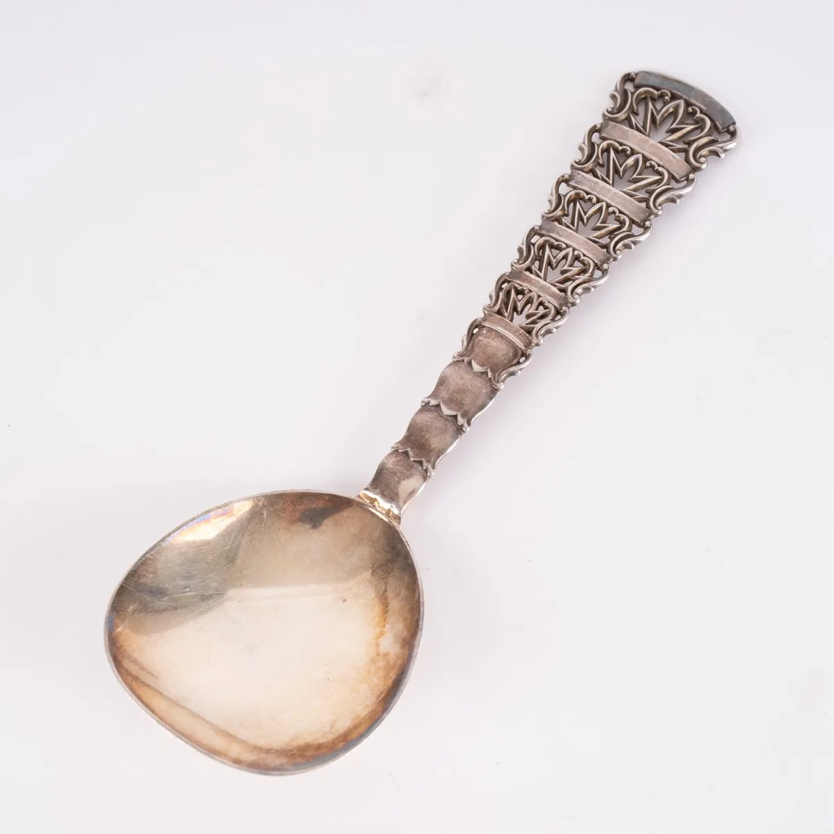 Magnificent egg spoon, handle in stylized palm design, Art Deco 1920s/30s, length approx. 19 cm, very nice condition.
