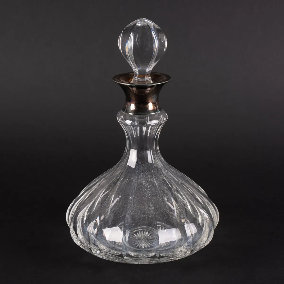 Carafe en cristal épais à facettes avec étoile au fond, collier en argent massif 925