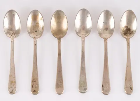 Sada 6 moka lžiček, masivní stříbro 800, monogram majitele L.K., délka cca 11 cm, celkem cca 90 g