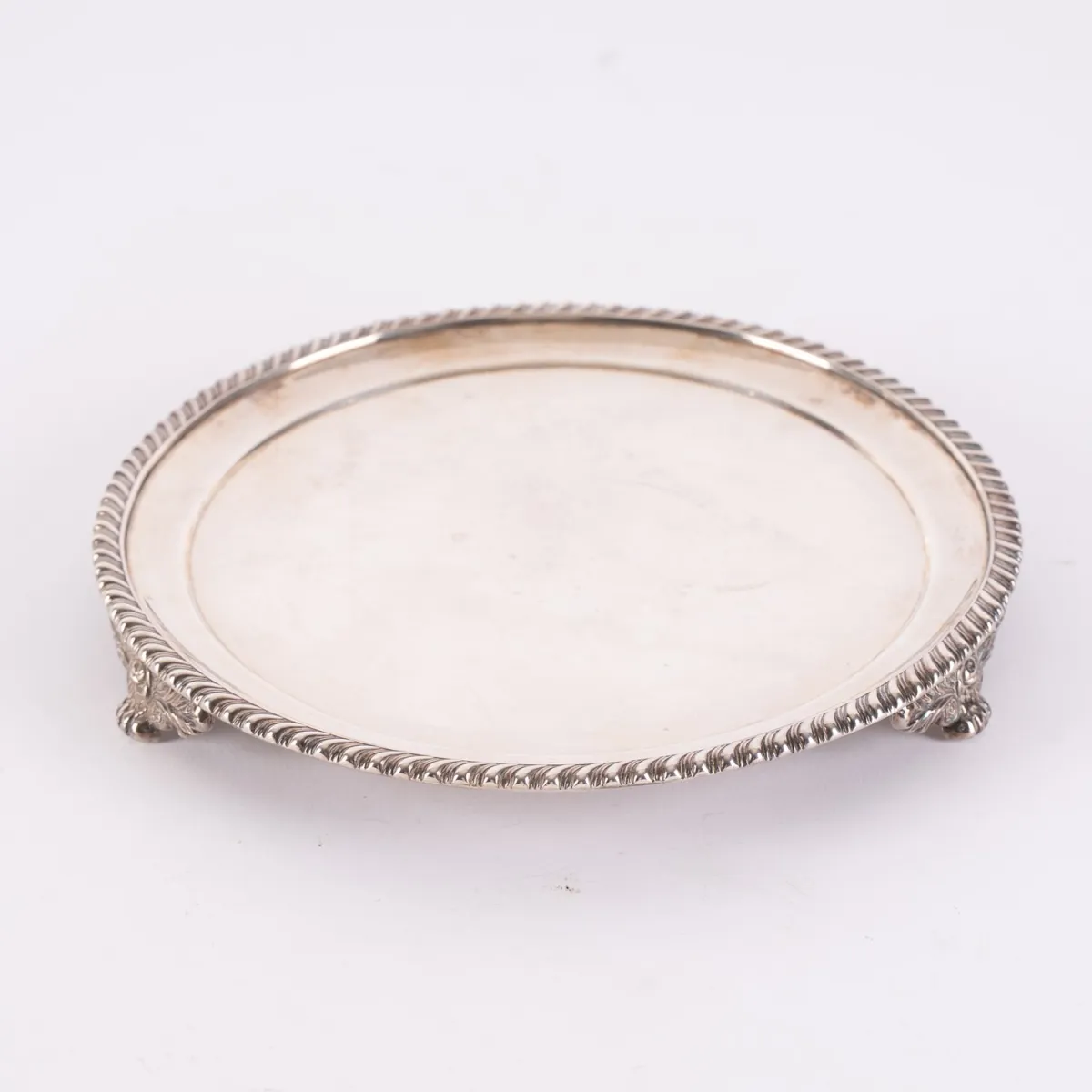 Round salver, solid 925 sterling silver, England 19th c., London 1820/21, approx. 334g, diameter approx. 19 cm, three feet…