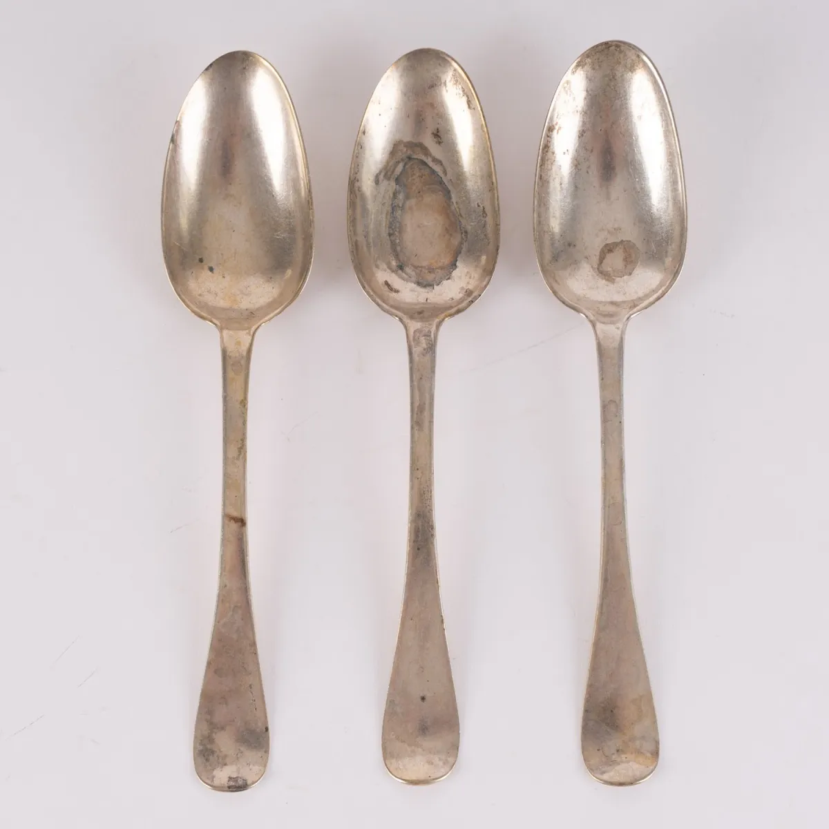 Folge von 3 antiken Speiselöffeln, 12-löt. Silber (= 750er Silber). 19. Jhd., Länge je ca. 19,5 cm, ca. 108g, sehr schön…