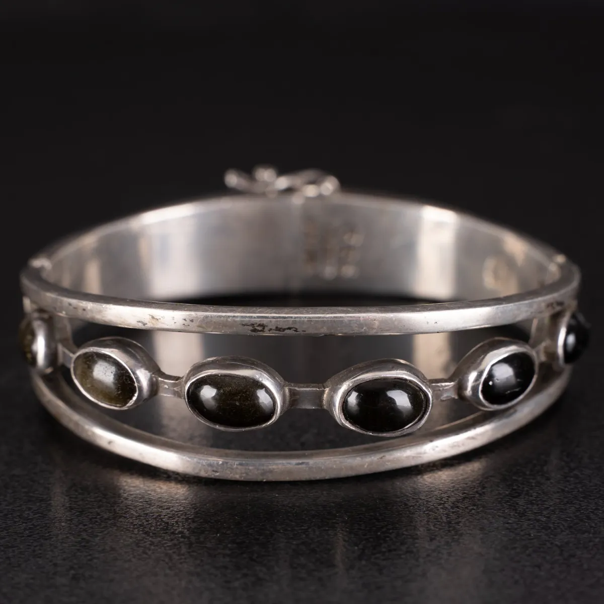 Heavy silver bracelet from Mexico, 925 sterling silver. Upper part with 3 strands, the middle one with 6 oval dark stones