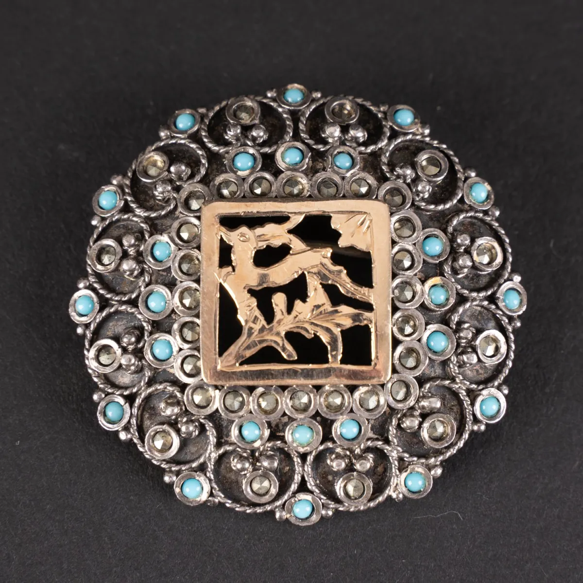 Older, interesting, round brooch in 800 silver. Fine chasing on top and set with small turquoise-coloured…