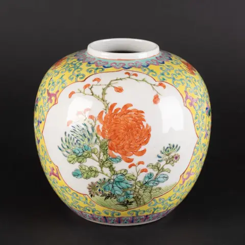 Zázvorový hrnec, čínský bílý porcelán s polychromní emailovou malbou, ČLR po roce 1949, velmi krásný, nepoškozený…