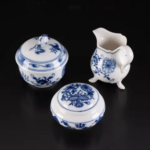 3dílný kávový stolní set, Meissen, značka zkřížených mečů, různý výběr, saský bílý porcelán s cibulovým vzorem…