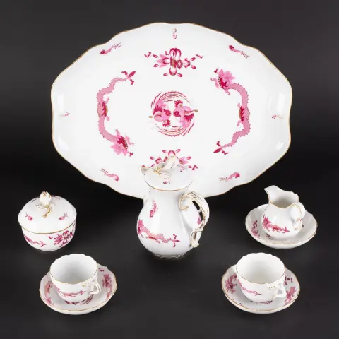 9dílný zbytkový servis, Mokka, Meissen, saský bílý porcelán, dekor: červený drak se zlatou dekorací. Vše 1. jakost, ale…