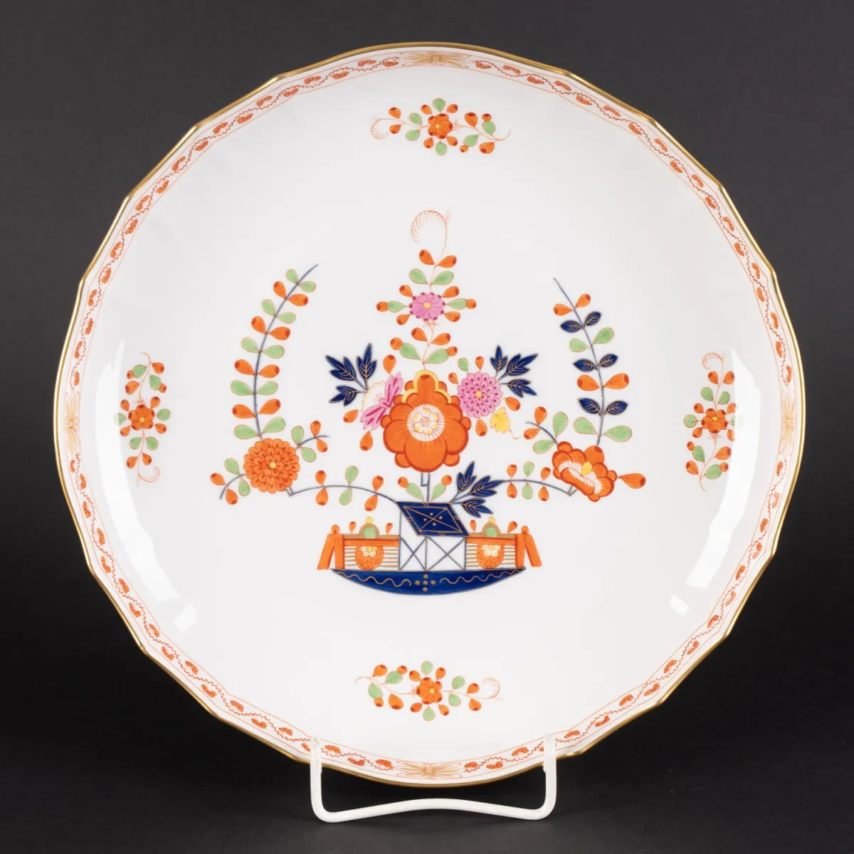 Plateau à gâteaux, Meissen, marque aux épées, 1er choix, porcelaine blanche de Saxe avec peinture indienne polychrome, discret …