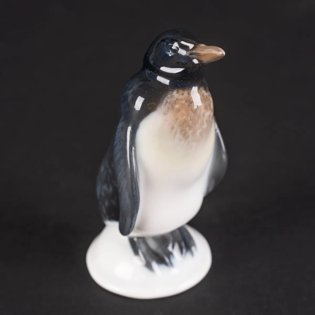 Standing penguin on round base, Rosenthal, white porcelain with polychrome decoration, height approx. 8 cm, design by Karl …