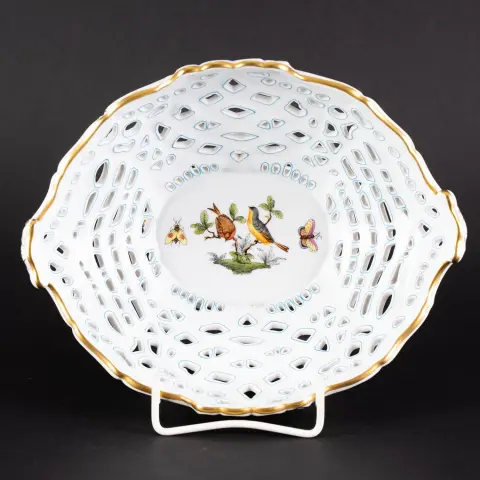 Ovalní Rothschildova košíková mísa, Herend / Maďarsko, maďarský bílý porcelán s ručně malovanými polychromními dekoracemi, prolamovaný …