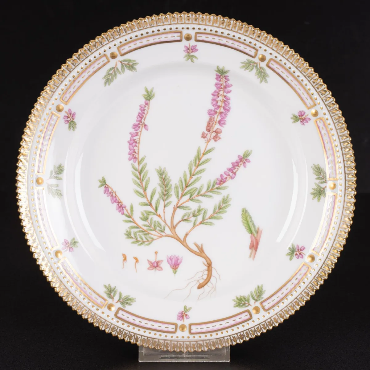 Dinner plate FLORA DANICA, Erica vulgaris L., Royal Copenhagen, Danish white porcelain, with elaborate and detailed decoration