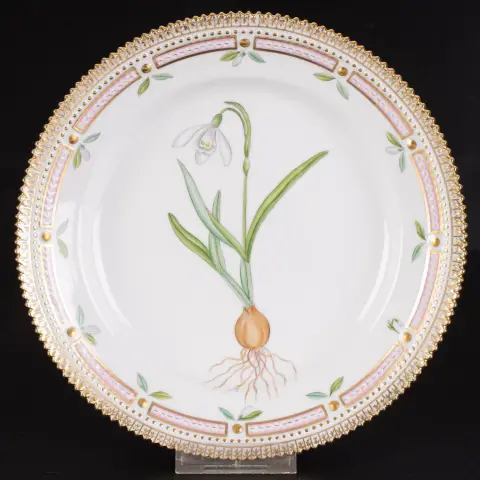 Jídelní talíř FLORA DANICA, Galanthus nivalis L., Royal Copenhagen, dánský bílý porcelán, s náročnou a detailní výzdobou