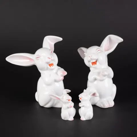 4 smějící se zajíci ve 2 velikostech, Rosenthal, velmi dobrý stav. Výška cca 4,5 a cca 13,5 cm.