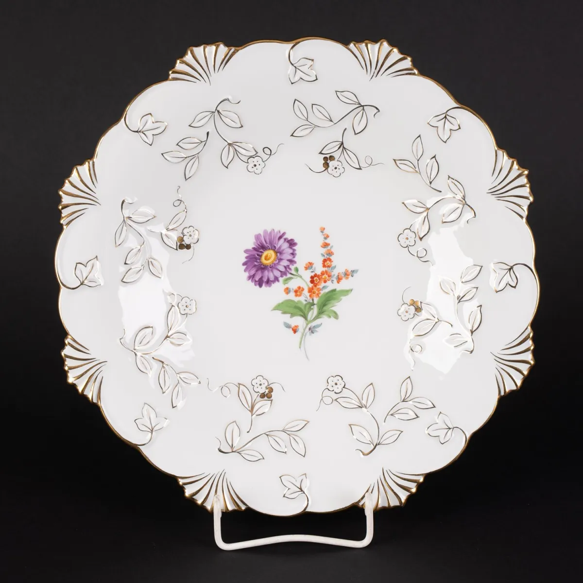 Flat round display plate, Meissen, sword mark, 1st choice, diameter approx. 29.5 cm. Undamaged, displayed for decades