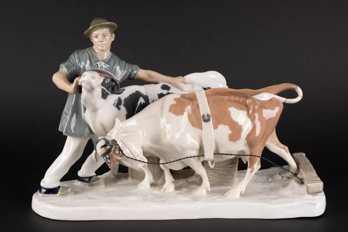 Paysan avec bœufs, grand groupe figuratif, Meissen, marque aux épées 1er choix, dessin d'Otto Pilz (1906), n° de forme H123