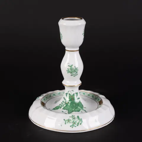 Bougeoir de table à une flamme, Herend, porcelaine blanche hongroise avec Apponyi en tons verts et dorure discrète