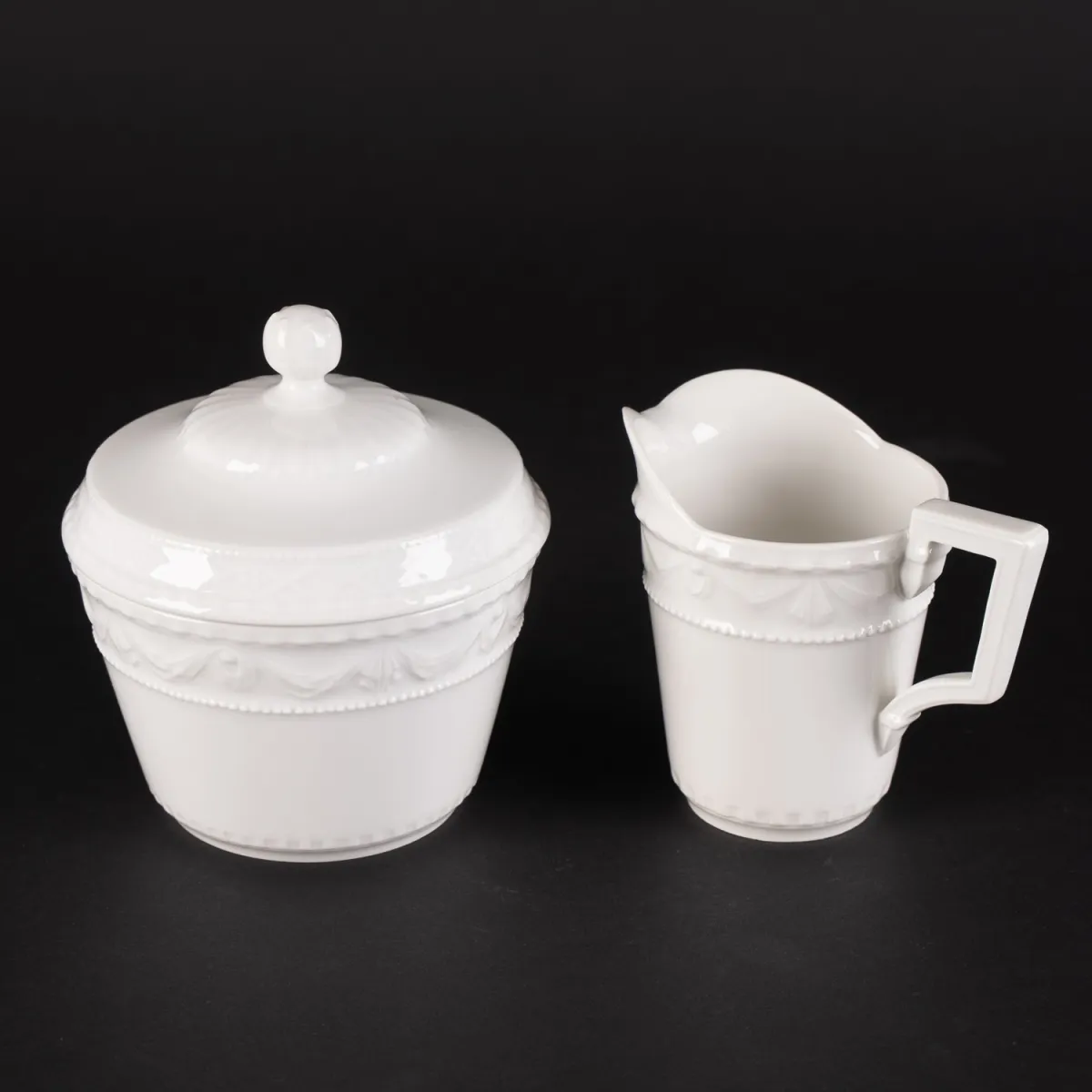 Pot à lait et sucrier (avec couvercle), hauteur du sucrier env. 11 cm, hauteur du pot env. 8 cm, KPM Kurland, classique