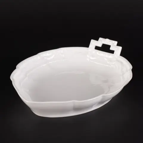 Plat ovale en forme de feuille, longueur env. 23,5 cm, KPM Kurland, porcelaine blanche classique et élégante de la fin du 20e siècle, partiellement plastique