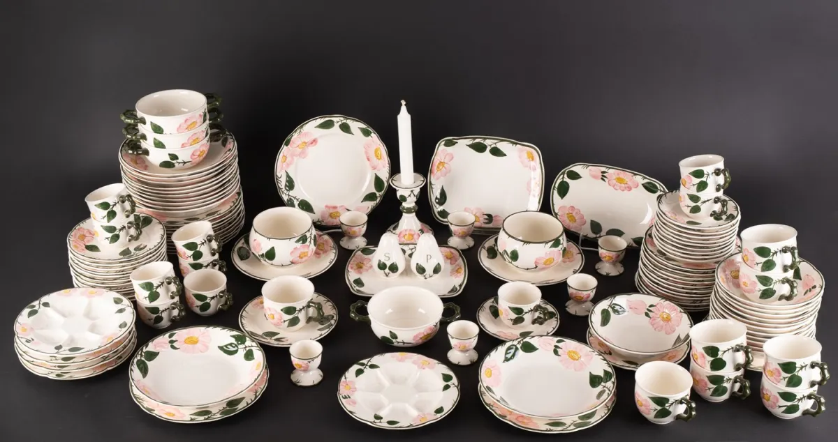 Service Villeroy und Bach Wildblume 111 pièces pour au moins 6 personnes, divers, bel état d'usage