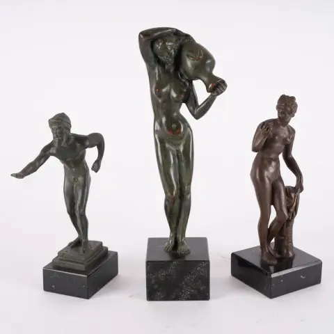 Lot de 3 petites bronzes figuratives des 20e/21e siècles, hauteur max. avec socle env. 30,5 cm.