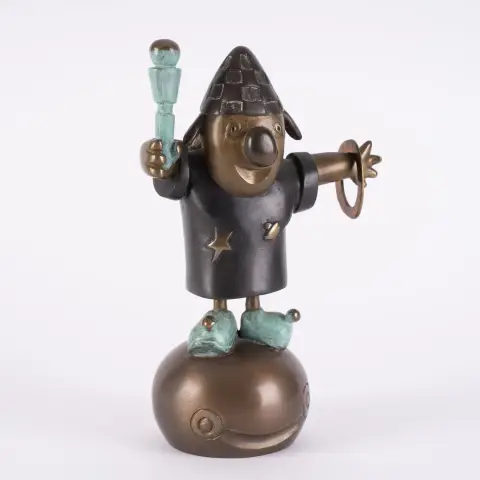 Arlequin - clown debout sur une boule, figurine en bronze polychrome patinée, limitée, multiple, très bel état…