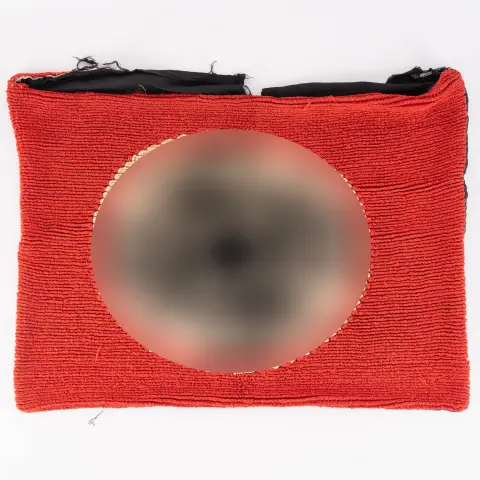 Patriottische kussensloop, stof geweven in de nationale kleuren van de periode 1933 - 45 op zwarte voering. ca. 53 x 41 cm,…