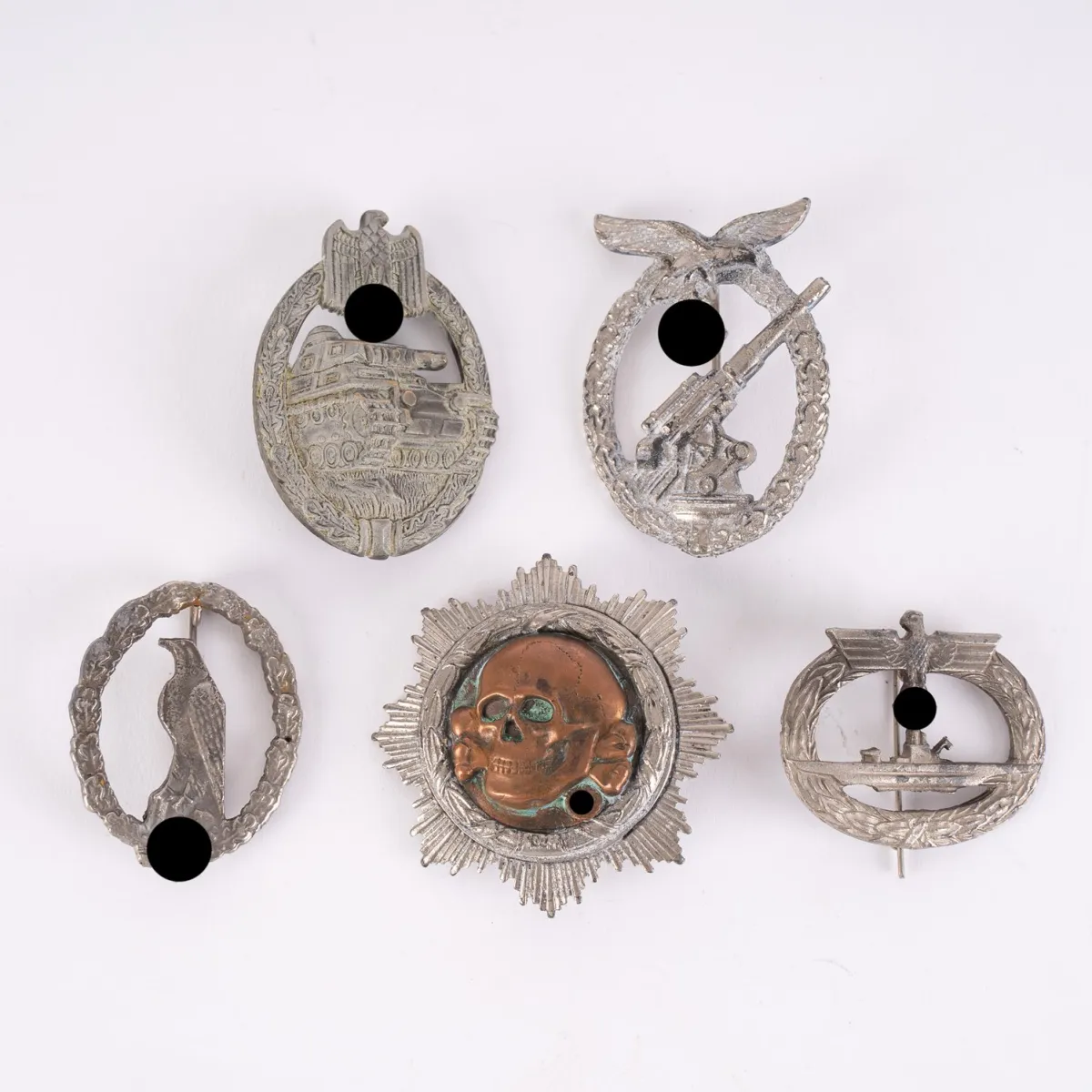 Lot de 5 médailles diverses - répliques, fabrications d'après-guerre, états divers.