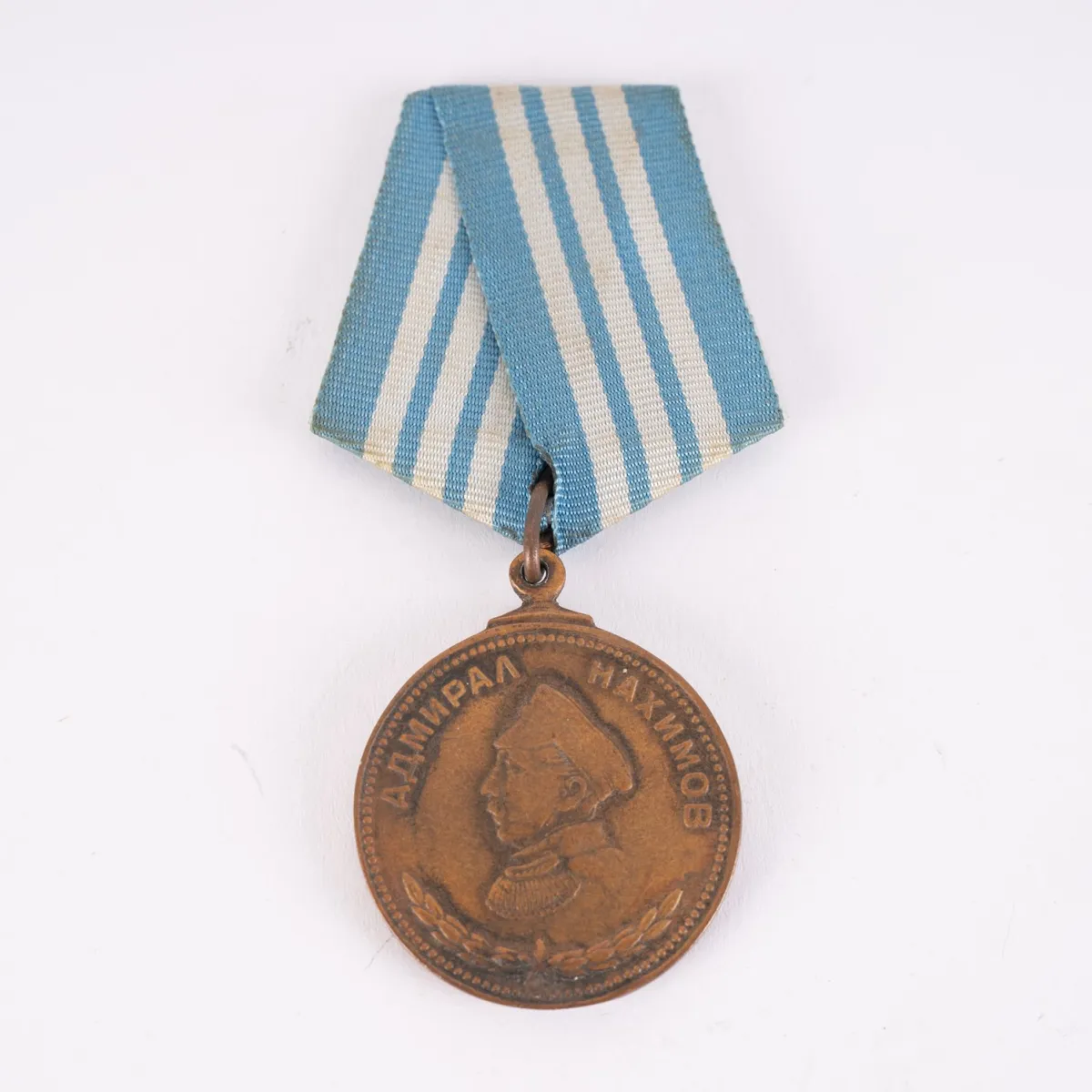 Sowjetische NACHIMOW - Medaille der Marine (gestiftet - 1944) am Bande, unbekanntes Alter.