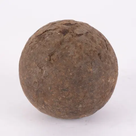 Boulet de canon antique, composé de 2 moitiés, probablement 18e siècle, diamètre env. 12 cm, env. 5,8 kg