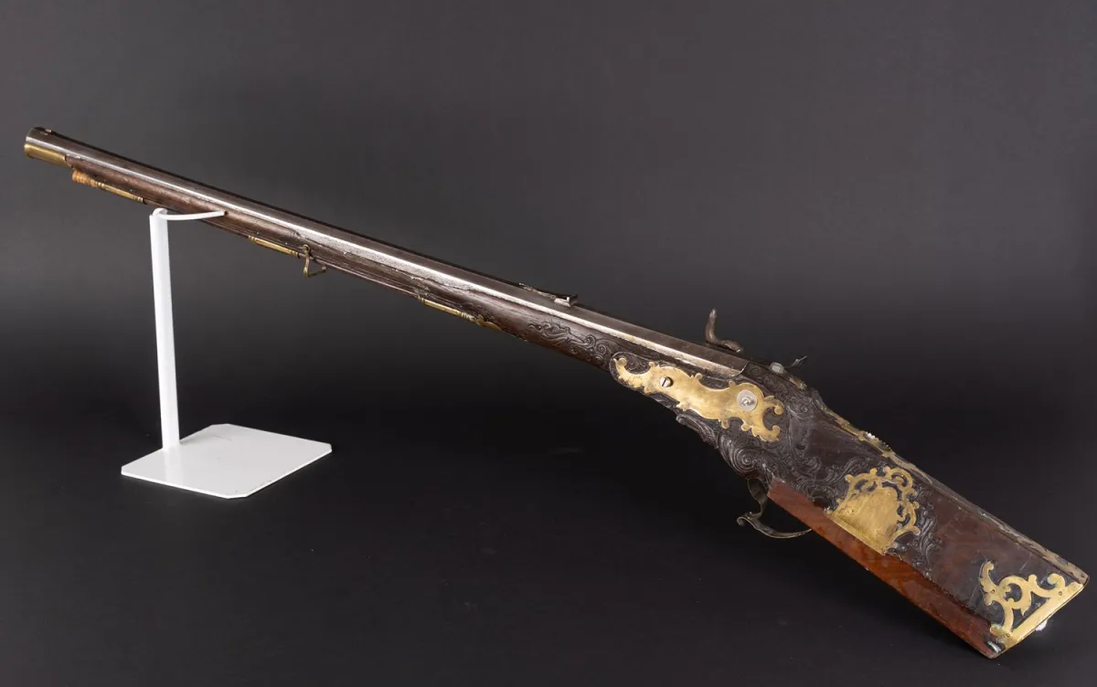 Antiek haakbus; Beieren, Landsberg, ca. 1720 - 1740. Achthoekige loop, loop lengte ca. 84 cm