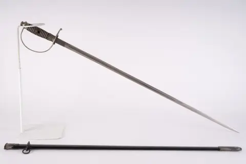 Épée pour chefs de police, période 1933-45. Aigle de police en cuivre incrusté.