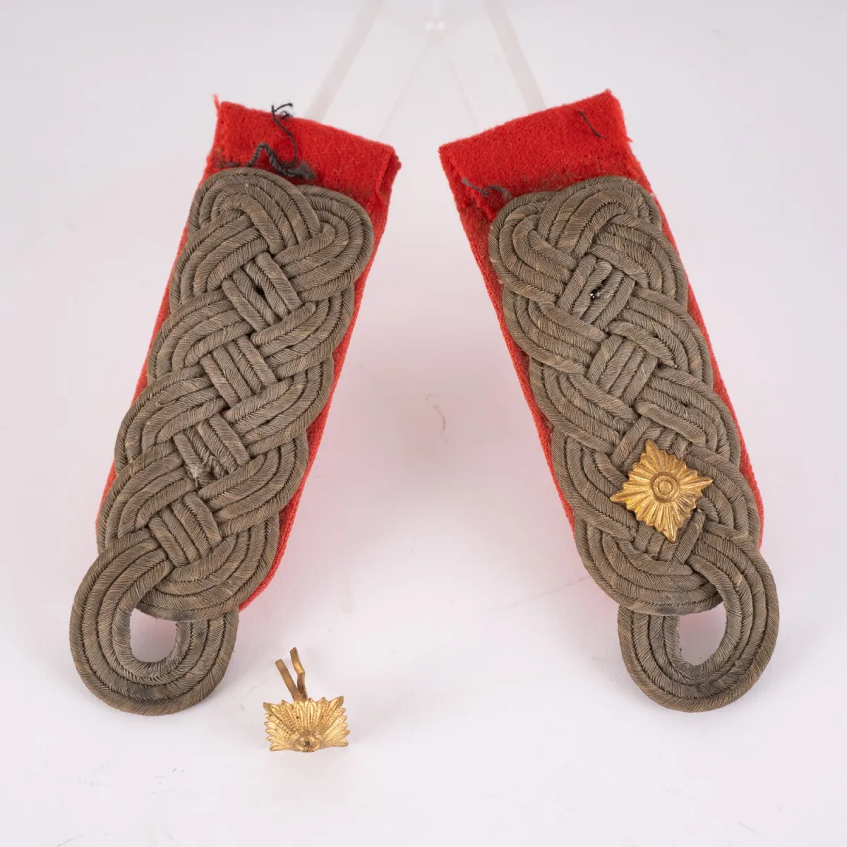 1 pair of shoulder boards, World War I (German Empire), good worn patina condition.