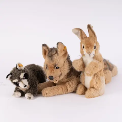3 différents STEIFF - ANIMAUX, oreille avec bouton et fanion, de collection, comprenant : lièvre Putsi (hauteur env. 3…