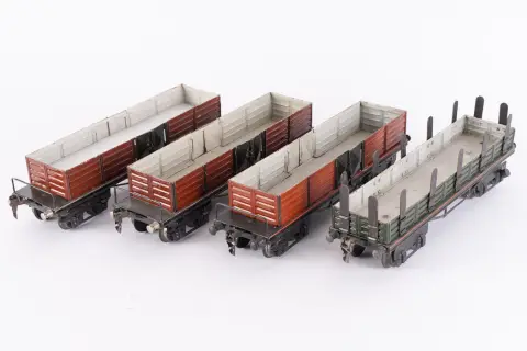 Lot de 4 wagons de marchandises à 4 essieux Märklin - Échelle 1 / Échelle G, modèles et états variés.