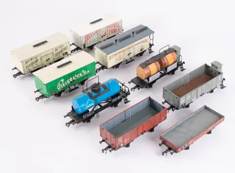 Lot de 9 wagons de marchandises ETS - échelle zéro - modèles variés, non testés.