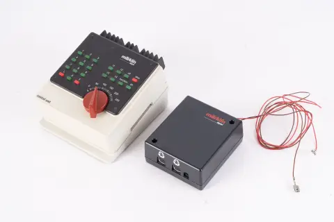 Märklin Digital : Control Unit 6021 et accessoire, joué / non testé.