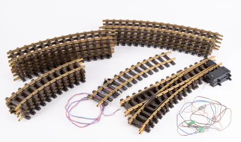 Lot de 18 rails LGB, joué / non testé.