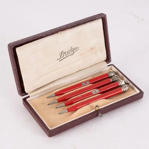 Set de 4 stylos Bridge dans boîte d'origine, extrémité supérieure avec monture en argent 900, longueur env. 8 cm