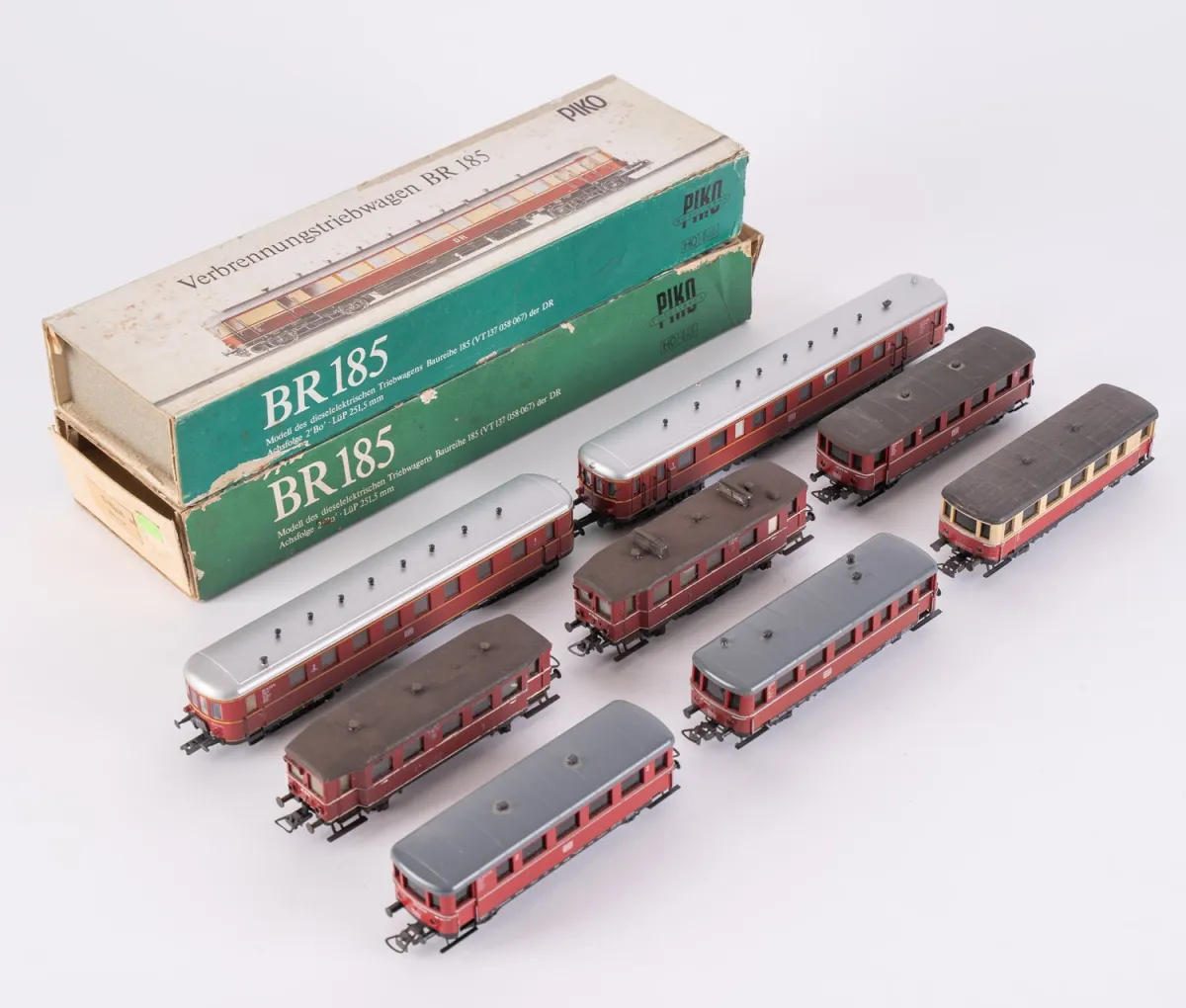 (C) 10-piece railcar lot, gauge H0, played with, untested, some in original packaging.